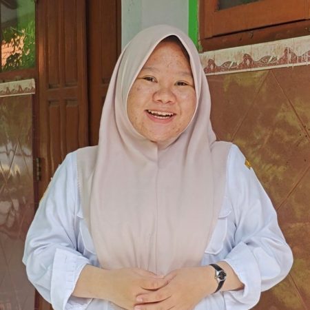 Dewi Oktaviani Tulung selfie